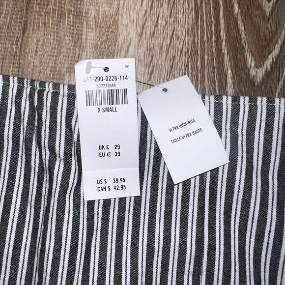 NWT XS Hollister Ultra Hi-Rise Striped Mini Skirt Gray White - Picture 3 of 3